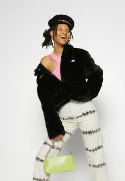 Ellesse NOELLA PADDED JACKET - Veste D'hiver - Black Smu 16 Ellesse NOELLA PADDED JACKET - Veste D'hiver - Black Smu -Ellesse Elegant Boutique 06d92b395e2744ab973ecf041a482aed