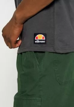 Ellesse AVEL TEE - T-shirt Imprimé - Dark Grey -Ellesse Elegant Boutique 06e9d10467ba438193993dd38e380331