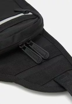Ellesse KURTI CHEST BAG UNISEX - Sac Bandoulière - Black -Ellesse Elegant Boutique 07c972ebef1d4703bfb63083d8318ff0