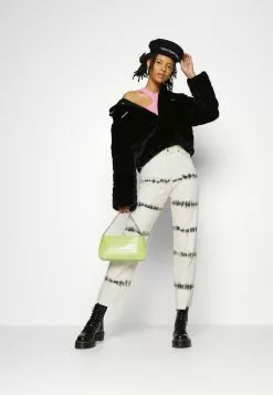 Ellesse NOELLA PADDED JACKET - Veste D'hiver - Black Smu 14 Ellesse NOELLA PADDED JACKET - Veste D'hiver - Black Smu -Ellesse Elegant Boutique 11b7853348b0438eb3dee9a8b4934629