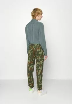 Ellesse NIORO CAMO JOGGER - Pantalon De Survêtement - Khaki -Ellesse Elegant Boutique 15cfb99462444e1e9220451703a5ce6c