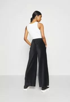 Ellesse VALERIE - Pantalon Classique - Black 10 Ellesse VALERIE - Pantalon Classique - Black -Ellesse Elegant Boutique 1ddeec1c327343ee9c10fe45cdf6325f