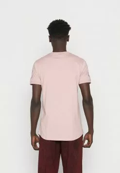 Ellesse OMINI - T-shirt Imprimé - Light Pink -Ellesse Elegant Boutique 2a3c757f6d8c4f83937dfc42be69dca7