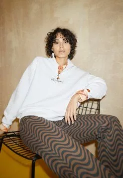 Ellesse CRATIC ZIP TRACK TOP - Sweatshirt - White -Ellesse Elegant Boutique 2b694cb70e2f4571b87b021c397dd66c