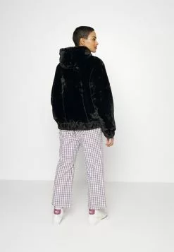 Ellesse GIOVANNA - Veste D'hiver - Black -Ellesse Elegant Boutique 2d30087d4bf24600b422104ab196641c