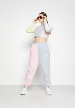 Ellesse POMERIGGIO CROP - T-shirt à Manches Longues - Multi -Ellesse Elegant Boutique 320c26df71d44a4d91c9efd07eadcc62