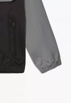 Ellesse BOCCON UNISEX - Veste Coupe-vent - Silver -Ellesse Elegant Boutique 427c58a5341c481f88c4baae2be82002