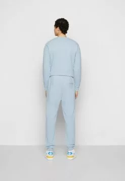 Ellesse SAMIE - Pantalon De Survêtement - Light Blue 10 Ellesse SAMIE - Pantalon De Survêtement - Light Blue -Ellesse Elegant Boutique 48b8d8acf0464038aa59ee05b1a9e3ec