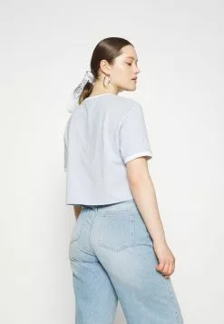 Ellesse DERLA CROP - T-shirt Basique - Light Blue -Ellesse Elegant Boutique 4a3c30ecb98042a1894c76157f78e32e