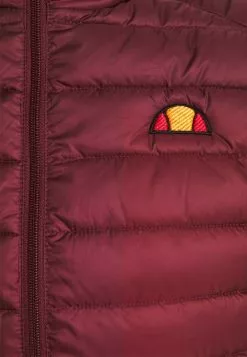 Ellesse BARDY GILET - Veste Sans Manches - Burgundy -Ellesse Elegant Boutique 5473b7e5b4ef47898a13de44e57db973