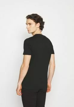 Ellesse OMBRONO - T-shirt Imprimé - Black -Ellesse Elegant Boutique 57ae866a6f5f45fa83f081799ceffe19