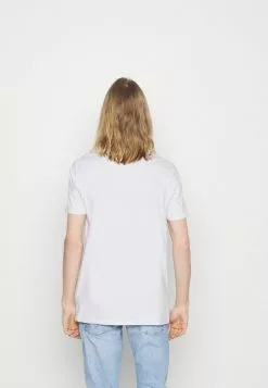 Ellesse CAMPA TEE - T-shirt Imprimé - White 9 Ellesse CAMPA TEE - T-shirt Imprimé - White -Ellesse Elegant Boutique 5b1f957b21ff4222b39b4b26a7f6cd88