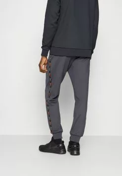 Ellesse RENSTO JOG SUIT - Survêtement - Dark Grey -Ellesse Elegant Boutique 6c35f88fa35b43b99cbe1d06ccc3301c