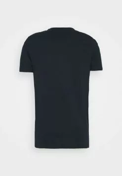 Ellesse FILIP - T-shirt Imprimé - Navy 13 Ellesse FILIP - T-shirt Imprimé - Navy -Ellesse Elegant Boutique 6c8f025209f54fe89d2b4dd5bd50f829