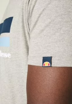 Ellesse RIAN - T-shirt Imprimé - Grey -Ellesse Elegant Boutique 6ce6ab7a5d7341a18a820a741324a113