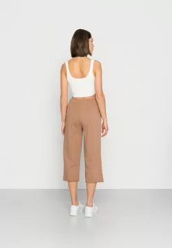 Ellesse TARAN JOG PANT - Pantalon De Survêtement - Brown -Ellesse Elegant Boutique 6e48790e07164e0baf2f4613b1e5f74e