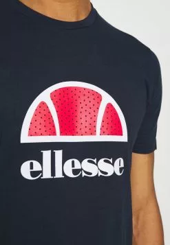 Ellesse ALTERZI - T-shirt Imprimé - Navy -Ellesse Elegant Boutique 6ebc145a93c44e9495e45931ed7d833f