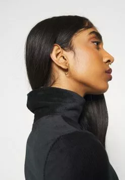 Ellesse HOLLIE - T-shirt à Manches Longues - Black -Ellesse Elegant Boutique 7e6b5a5579d34e299ca4cb603c4fe5f4