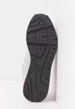 Ellesse Baskets Basses - Light Grey/fluro Pink 13 Ellesse Baskets Basses - Light Grey/fluro Pink -Ellesse Elegant Boutique 8041c1d3564f497b878be44dec6c9042