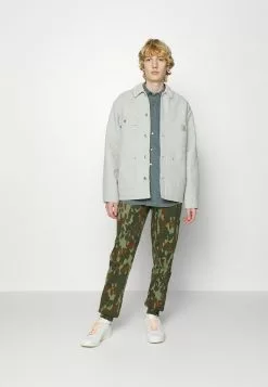 Ellesse NIORO CAMO JOGGER - Pantalon De Survêtement - Khaki -Ellesse Elegant Boutique 8298881130c84dbd850b8189d039141b