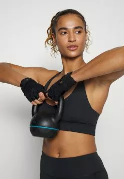 Ellesse ASHTONE BRA - Brassières De Sport à Maintien Normal - Black 9 Ellesse ASHTONE BRA - Brassières De Sport à Maintien Normal - Black -Ellesse Elegant Boutique 83a436716023421487cb9ba638a0fc5a