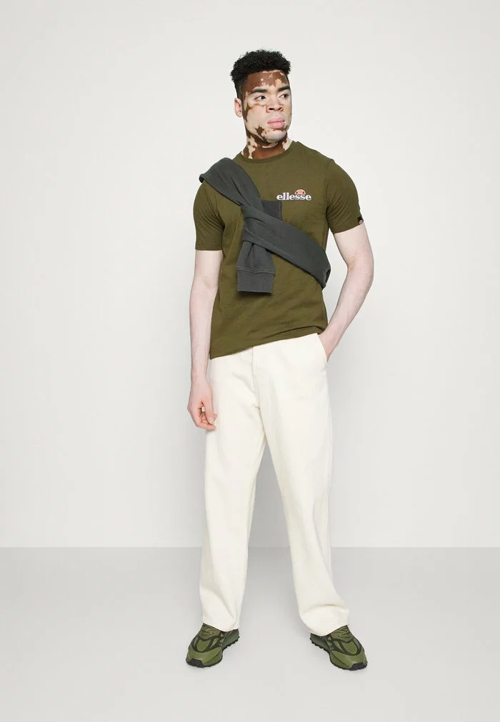 Ellesse VOODOO - T-shirt Imprimé - Khaki 2 Ellesse VOODOO - T-shirt Imprimé - Khaki – Image 2