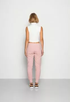 Ellesse FRIVOLA PANT - Pantalon De Survêtement - Pink Smu -Ellesse Elegant Boutique 8f55bce9ac924854b8e9007606622432