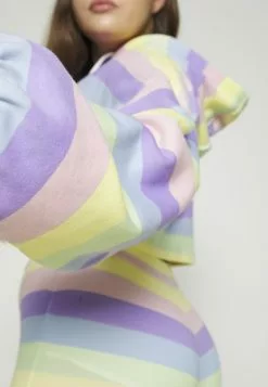 Ellesse DANALEE - Sweatshirt - Multi -Ellesse Elegant Boutique 9108b68a64d6406581d16da9fa72f750