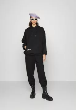 Ellesse ORANGAN PANT - Pantalon De Survêtement - Black -Ellesse Elegant Boutique 95ae019e83704daab3df8c2fa3bff11a