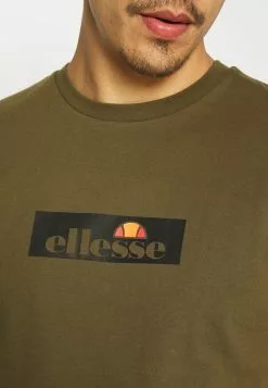 Ellesse OMBRONO - T-shirt Imprimé - Khaki -Ellesse Elegant Boutique 98ffae9bca5a49de875e7578517ee0e0