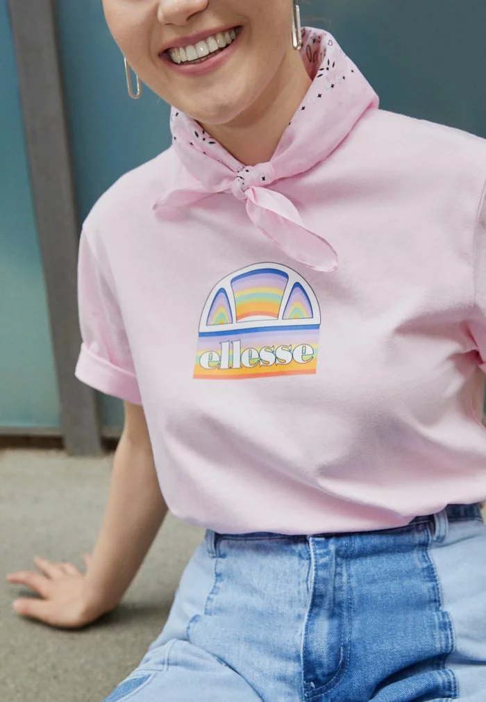 Ellesse TARDI TEE - T-shirt Imprimé - Light Pink 3 Ellesse TARDI TEE - T-shirt Imprimé - Light Pink – Image 3