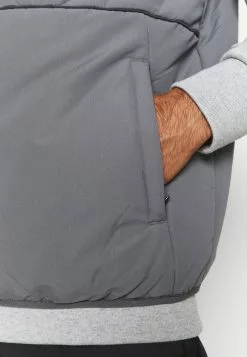 Ellesse JUNERO WATER REACTIVE GILET - Veste Sans Manches - Dark Grey -Ellesse Elegant Boutique 9d6c5d953ad34950bd17bfc3f28b5fcc