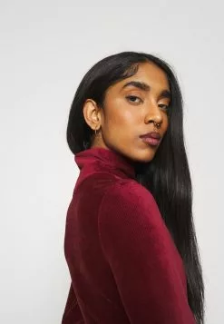 Ellesse LOISA - T-shirt à Manches Longues - Burgundy -Ellesse Elegant Boutique 9f06060781e249d4bccaaa38035a9b5a