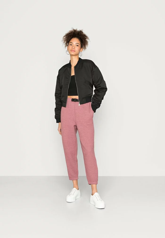 Ellesse ORANGAN PANT - Pantalon De Survêtement - Dark Pink 2 Ellesse ORANGAN PANT - Pantalon De Survêtement - Dark Pink – Image 2