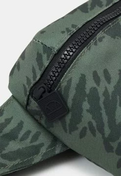 Ellesse ROSCA TIE DYE CROSS BODY BAG - Sac Banane - Dark Green 9 Ellesse ROSCA TIE DYE CROSS BODY BAG - Sac Banane - Dark Green -Ellesse Elegant Boutique afa1cc1b5c254acd8a7a2ddd7d255b0a