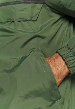 Ellesse YENORI WATER REACTIVE JACKET - Veste De Survêtement - Green -Ellesse Elegant Boutique b09f632cad464f3a854eb614c9adea25