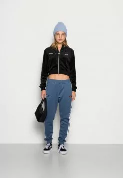 Ellesse KIRSTEN CROP HOODY - Sweat à Capuche Zippé - Black -Ellesse Elegant Boutique b3efb5443f5d430ab22cdbe93bec844a