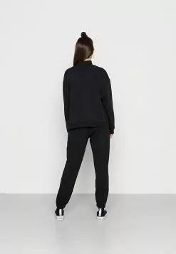 Ellesse NOVU SUIT - Sweatshirt - Washed Black 7 Ellesse NOVU SUIT - Sweatshirt - Washed Black -Ellesse Elegant Boutique b8466f9a472f4610aaaa941f8da3e057