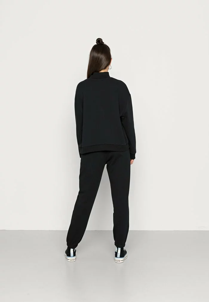 Ellesse NOVU SUIT - Sweatshirt - Washed Black 3 Ellesse NOVU SUIT - Sweatshirt - Washed Black – Image 3