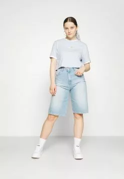 Ellesse DERLA CROP - T-shirt Basique - Light Blue -Ellesse Elegant Boutique b86dbca19cb7468abaf0217f9e6dc5b2