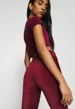 Ellesse HERIA - Short - Burgundy -Ellesse Elegant Boutique b8f263fcb8a94678b92897bc643e055e