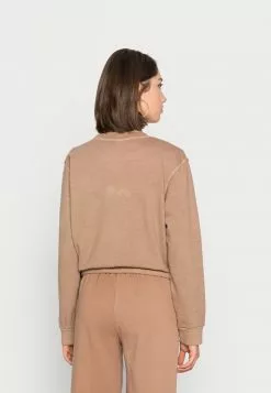 Ellesse POPSY CROPPED - Sweatshirt - Brown -Ellesse Elegant Boutique b9ff26fd4d704284915ed4b7d5f4c053