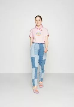 Ellesse TARDI TEE - T-shirt Imprimé - Light Pink 14 Ellesse TARDI TEE - T-shirt Imprimé - Light Pink -Ellesse Elegant Boutique c501bee530fb415794d1c12e0cbf846d