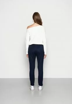 Ellesse ADALINA - Pantalon De Survêtement - Navy -Ellesse Elegant Boutique c584f6ac23094672a15f92948c6795d2