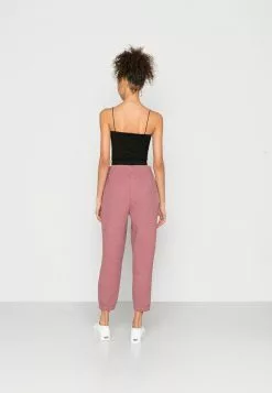 Ellesse ORANGAN PANT - Pantalon De Survêtement - Dark Pink 7 Ellesse ORANGAN PANT - Pantalon De Survêtement - Dark Pink -Ellesse Elegant Boutique c5e5b5d6931048e68815c268f4728bfa