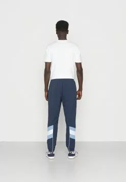 Ellesse MINUTI TRACK TOP - Pantalon De Survêtement - Navy -Ellesse Elegant Boutique c73e75632e5c4d358fb12f4fd5aa30cd