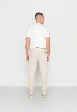 Ellesse GRANITE PANT - Pantalon De Survêtement - Beige 7 Ellesse GRANITE PANT - Pantalon De Survêtement - Beige -Ellesse Elegant Boutique ce1a69583d224fa694e723786f56b56b