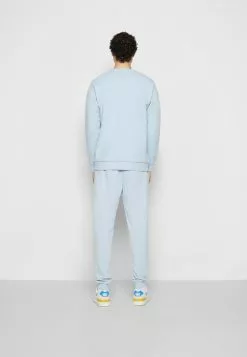 Ellesse BRADI - Sweatshirt - Light Blue -Ellesse Elegant Boutique d109855a23e745fa8859b36ffe1a9723