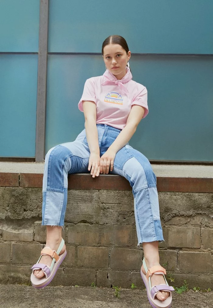 Ellesse TARDI TEE - T-shirt Imprimé - Light Pink 2 Ellesse TARDI TEE - T-shirt Imprimé - Light Pink – Image 2