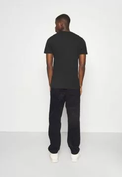 Ellesse DYNE TEE - T-shirt Imprimé - Black -Ellesse Elegant Boutique dd6922d51af647e0a1b19ae5b825fc1a